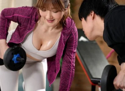 Chàng trai số hưởng cùng nữ PT gợi cảm nện nhau