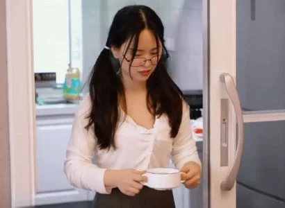 Bé gái bị cha dượng sàm sỡ