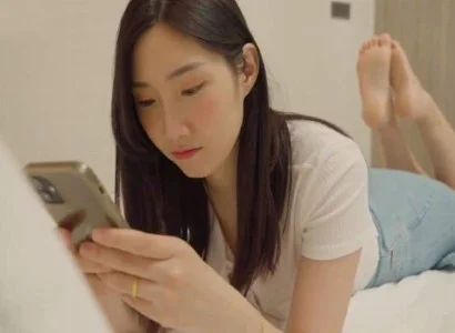 Chị ấy hú hí cùng anh nhân viên giao hàng